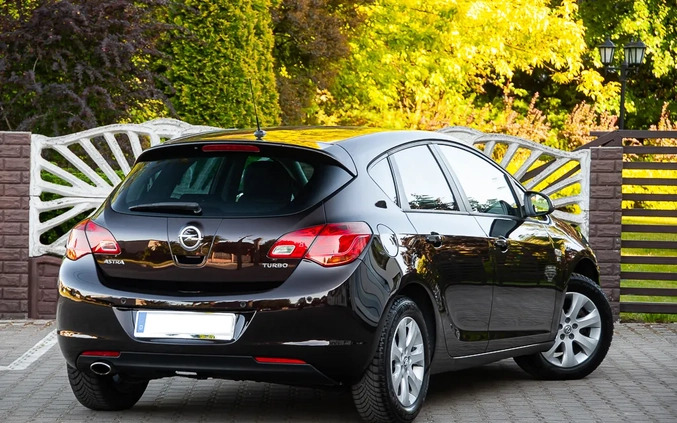 Opel Astra cena 29900 przebieg: 170000, rok produkcji 2012 z Bierutów małe 596